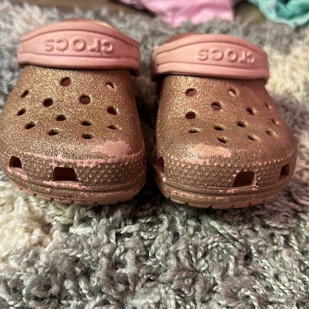 CROCS